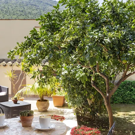 Acasamia Bed and Breakfast