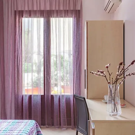 ベッド・アンド・ブレックファスト Acasamia